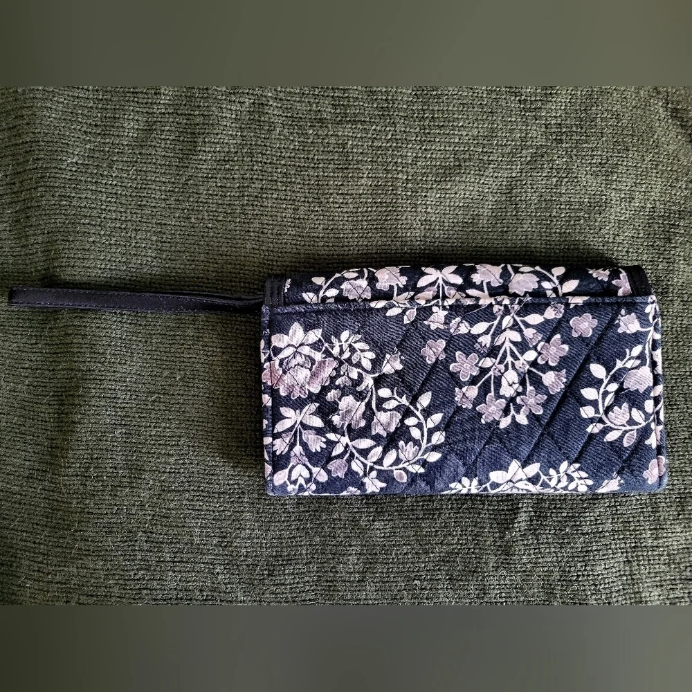 Vera Bradley Vintage Black White And Gray Floral Women's Wallet